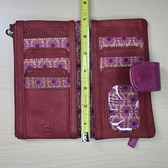 Fossil Rose Appliqué Leather Bi-Fold Wallet in Burgundy Pink - Picture 10 of 12